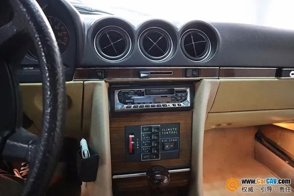 老爷车梅赛德斯奔驰SL500（R107），怎么改音响才好？