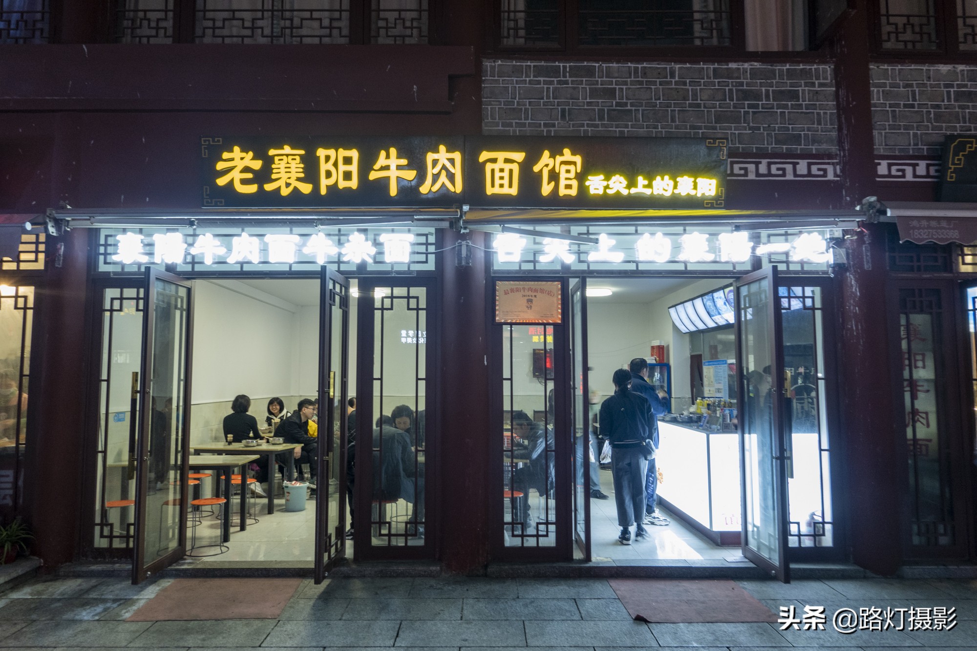 火遍襄阳的网红美食，小两口靠卖饼月入10万，什么饼卖得这么火？