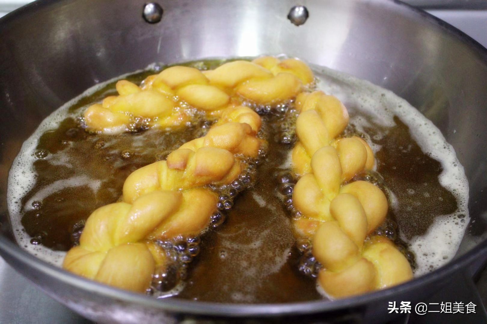 我家麻花从来不用买，自己做真简单，又香又软，无添加，一看就会