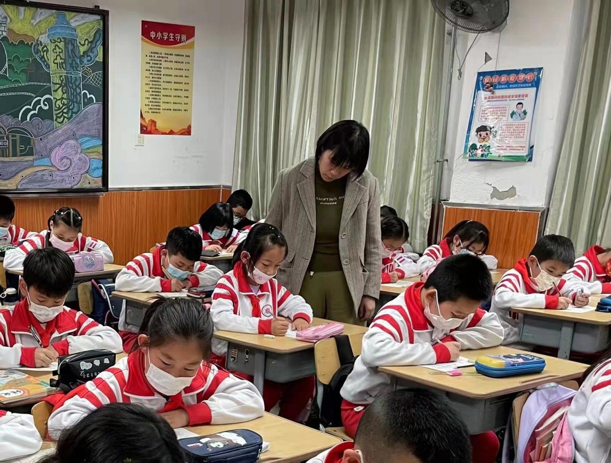 汉沽盐场小学书面作业"少",作业形式"活"(图1)