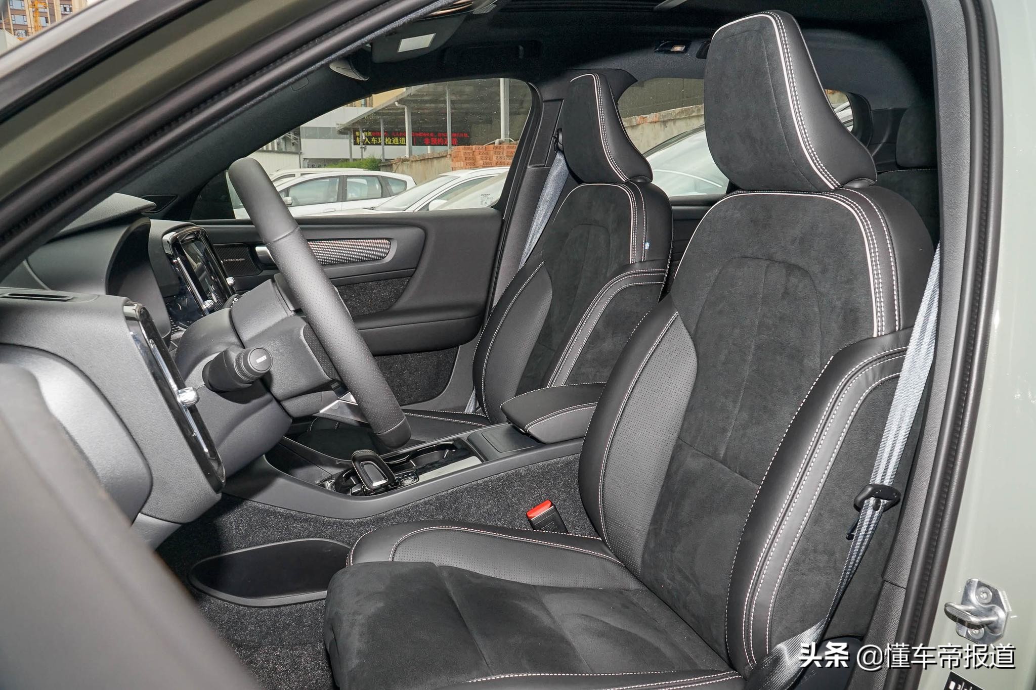 新车 </p><p>　　 沃尔沃XC40 RECHARGE上市，35.7万元