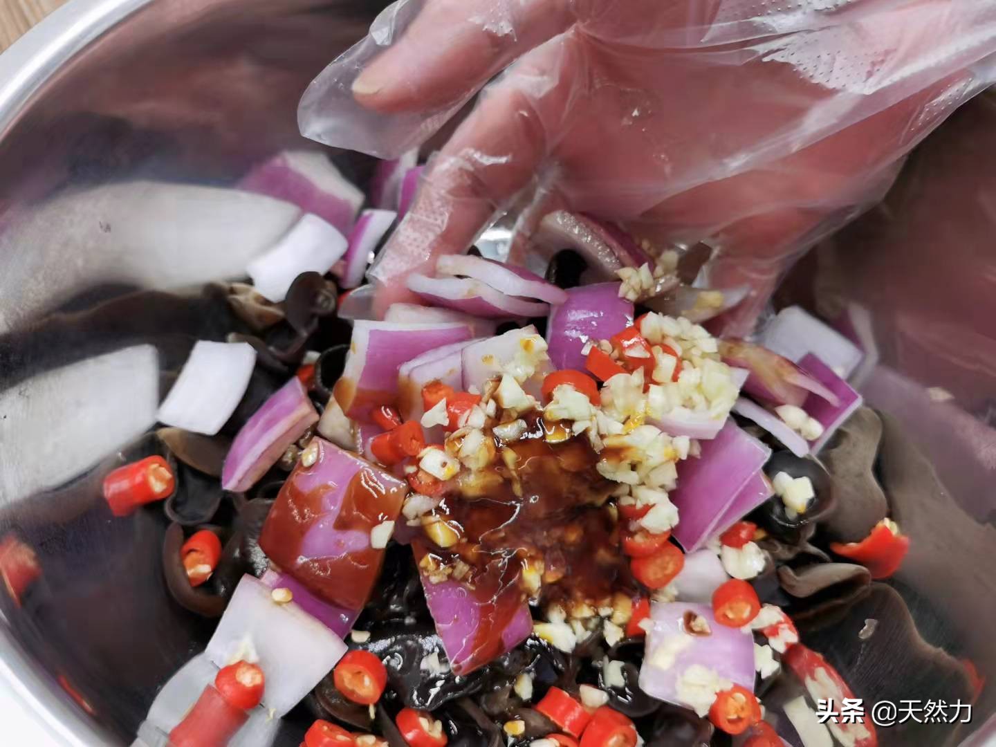 饭店的洋葱拌木耳是怎么做出来的，告诉你步骤和技巧，收藏好哦