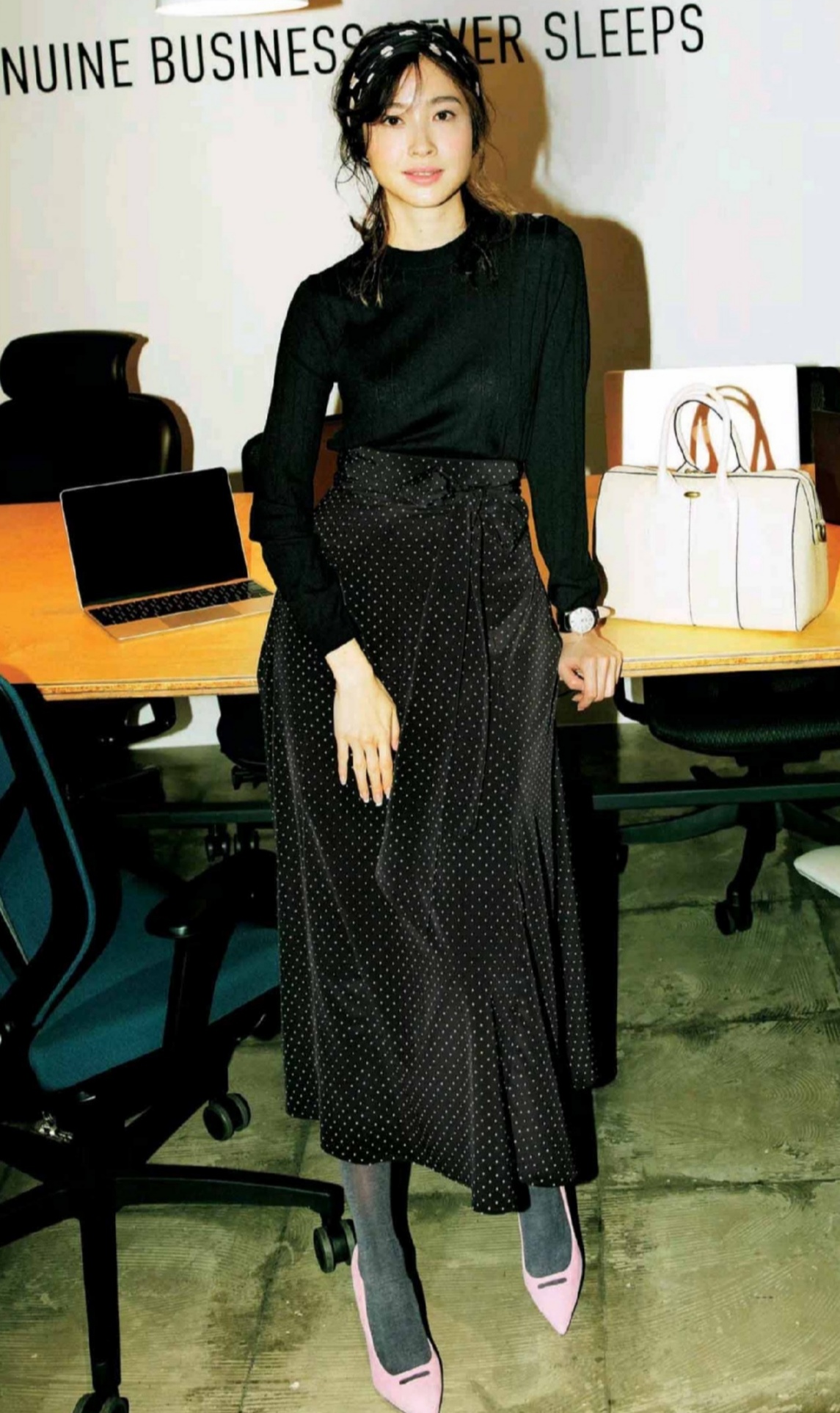 冬季火了一组搭配，叫"打底裤+高跟鞋"，显高保暖又优雅