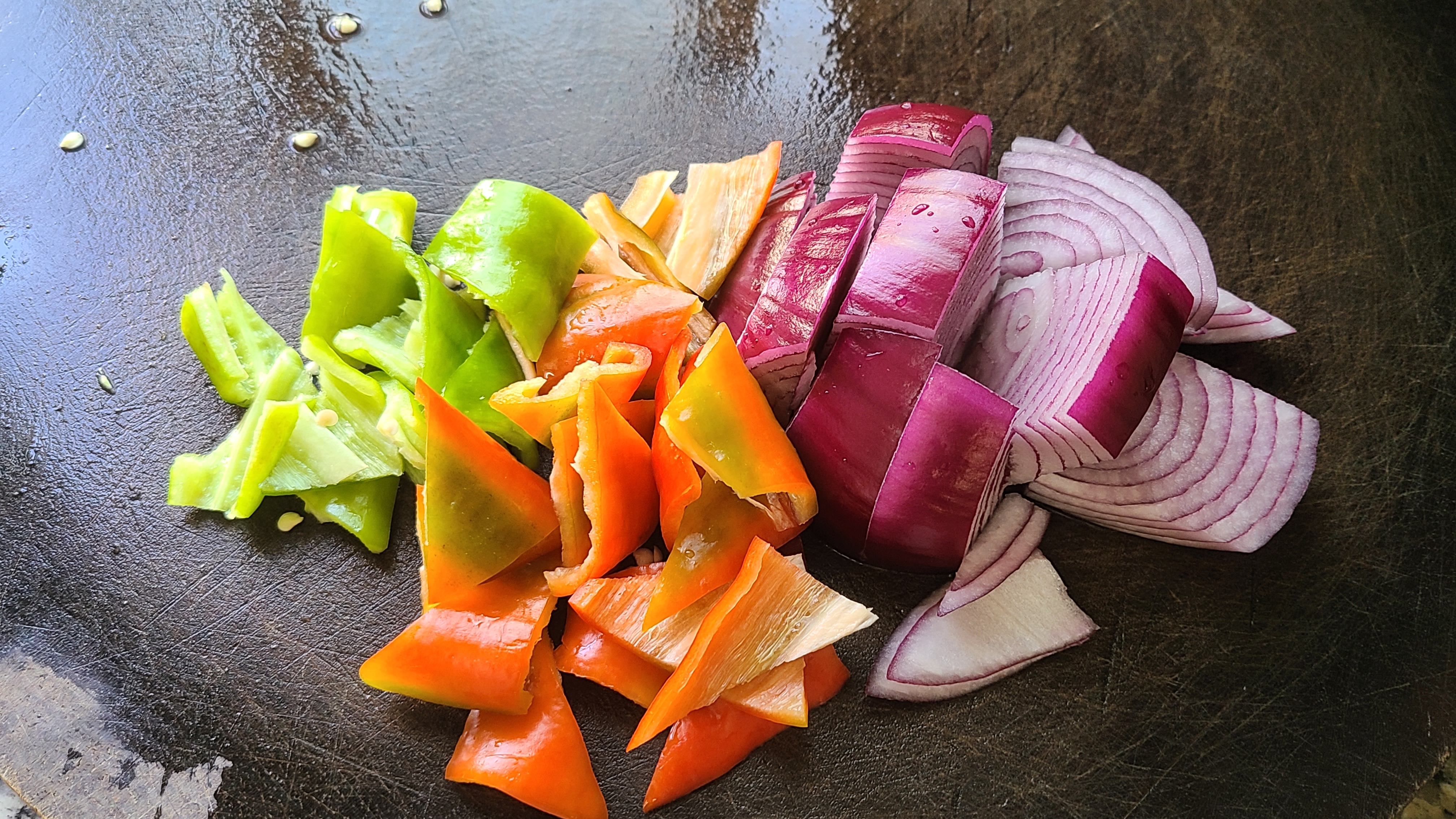 鸡腿别卤着吃，教你一个广东家常吃法，咸香美味，好吃又好看