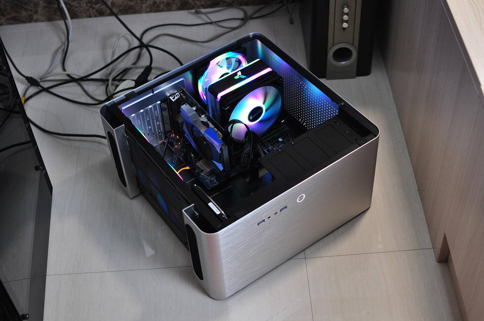 迷恋却买不起mac pro,我把家里的电脑换了个银色新机箱