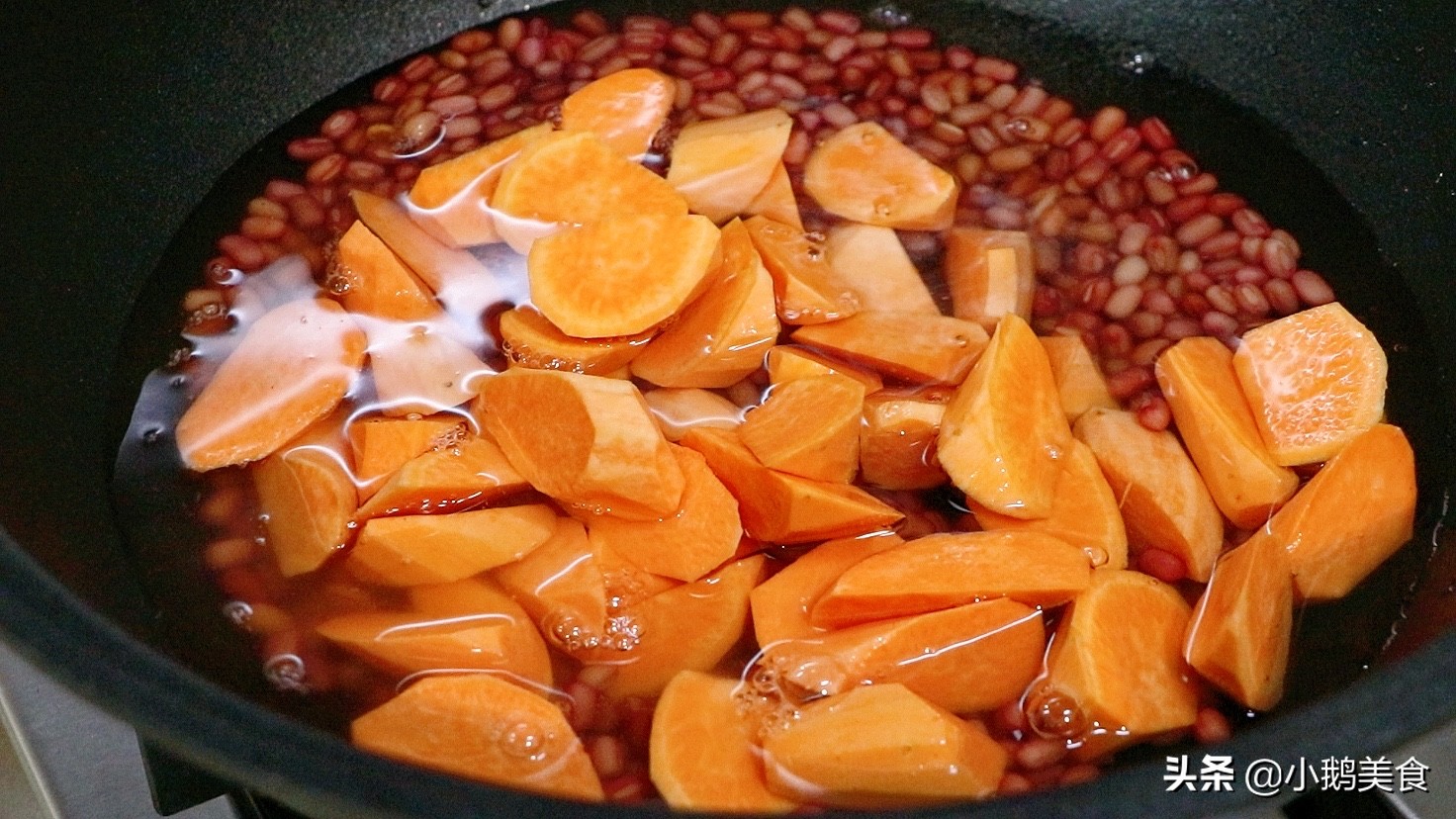 红豆加红薯这样做，实在太好吃了，孩子3天2头点名做，上桌就扫光