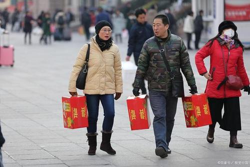 同学结婚随礼500多还是少（同学结婚随礼400可以不）