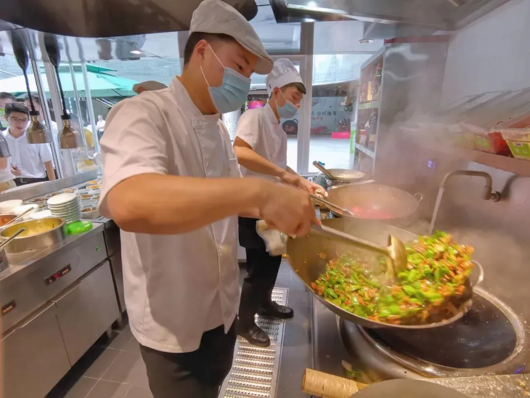 中式快餐直营门店全国第一,大米先生如何实现现炒优势?