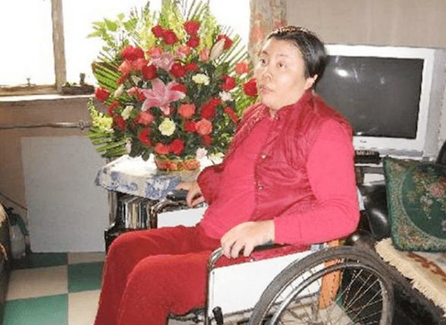 确诊朱令为铊中毒之后,协和的医生提醒朱令的父母赶快报警,当时吴承之