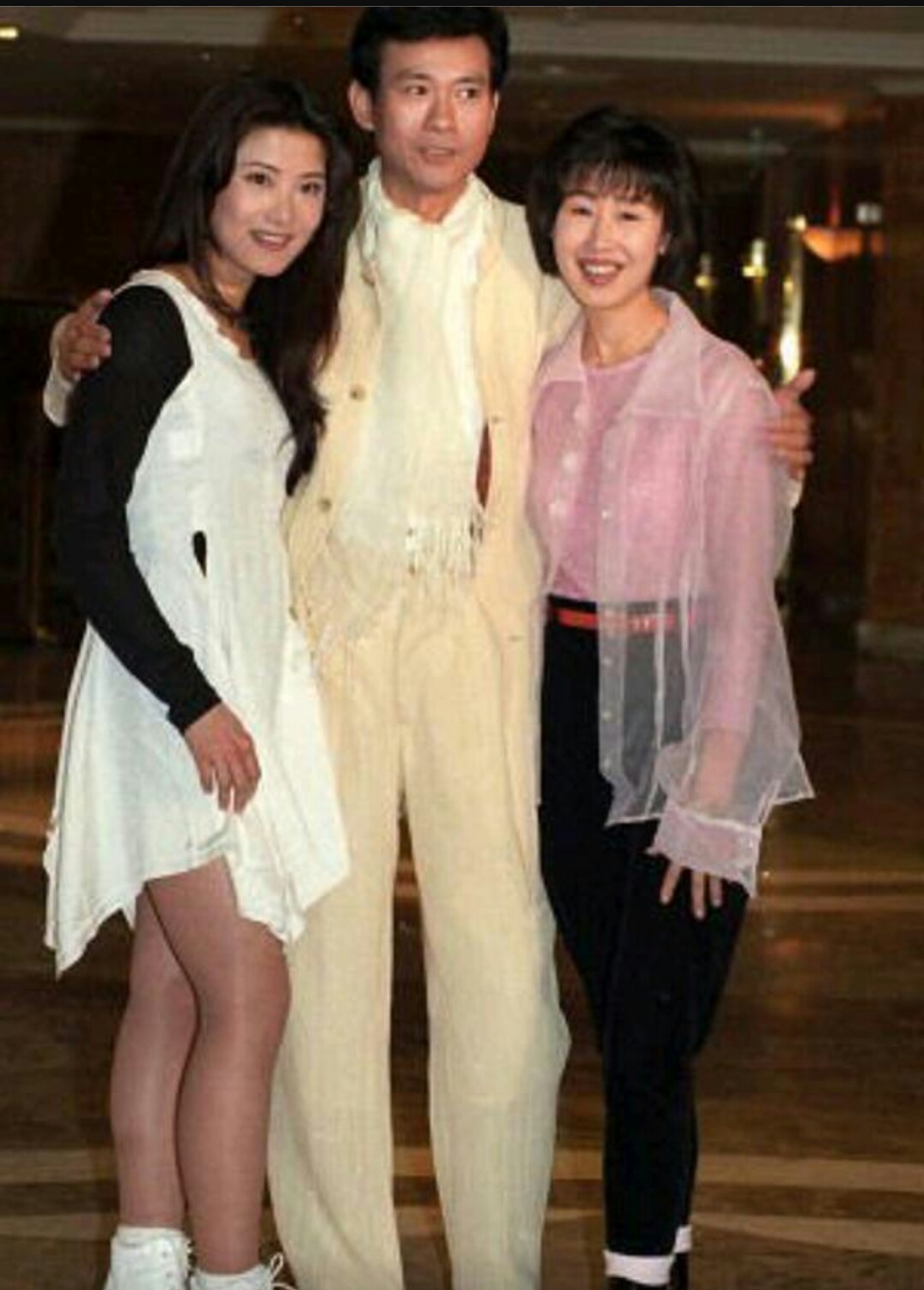 《新白娘子传奇》“李碧莲”，为爱退娱乐圈，今年过六十宣布复出