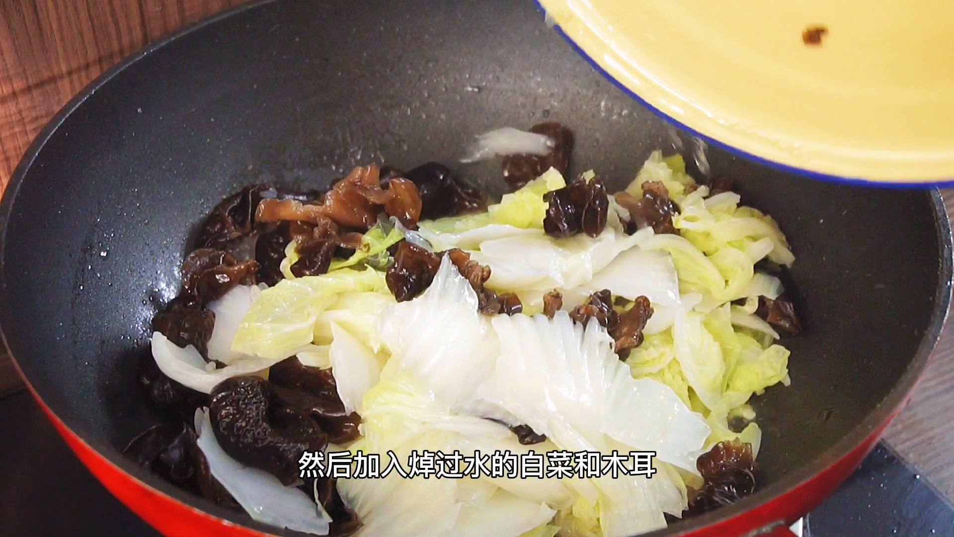 木耳和它是绝配，入冬后要常吃，营养健康又下饭，吃一冬天都不腻
