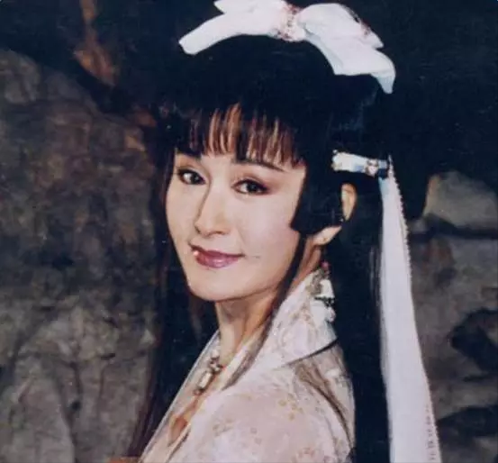 1998年,《神雕侠侣》吴倩莲饰演小龙女上面的几位小龙女,大多都获得了