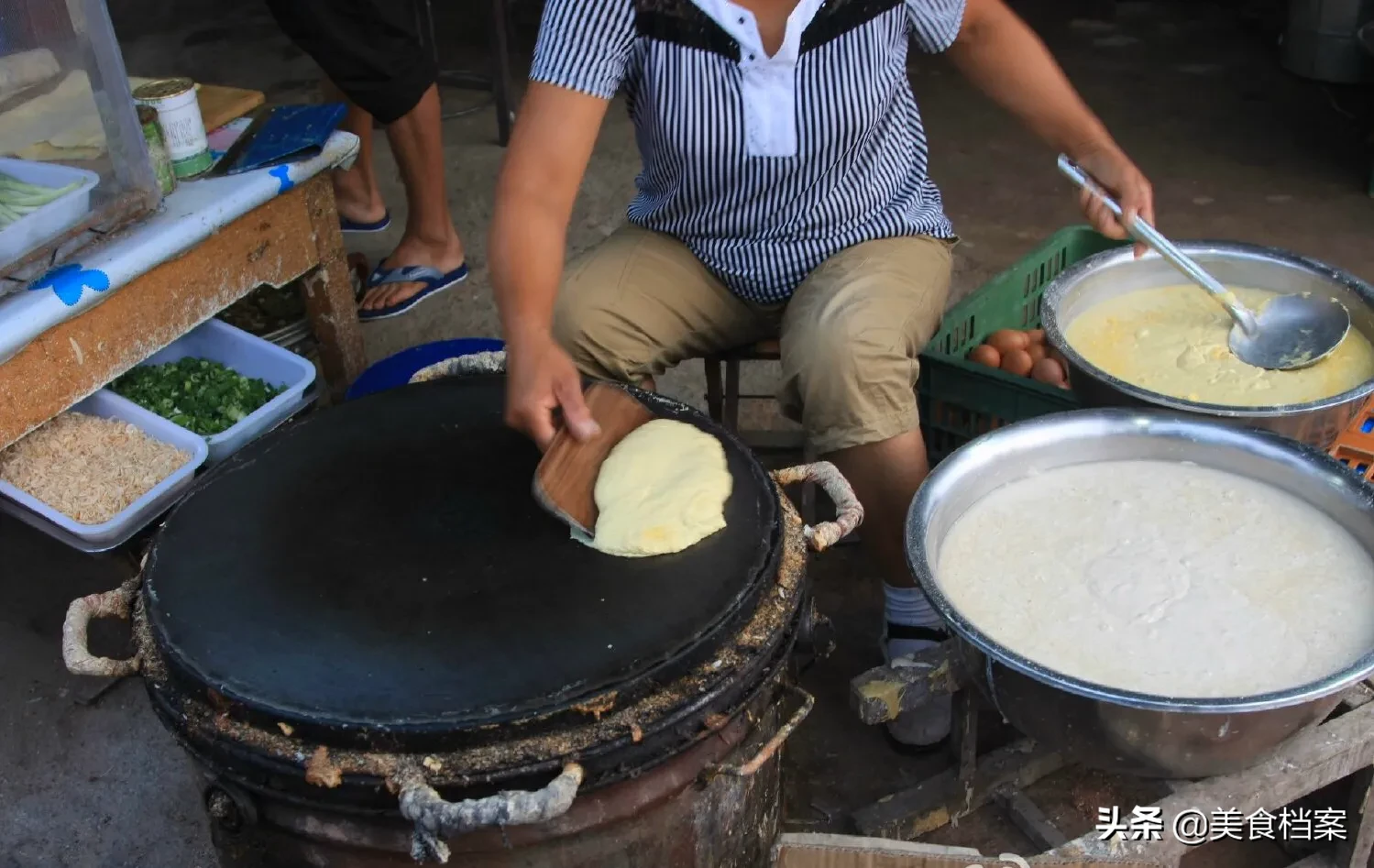 山东煎饼卷大葱的正宗家常做法，传统手工制作这些工具你认识吗？