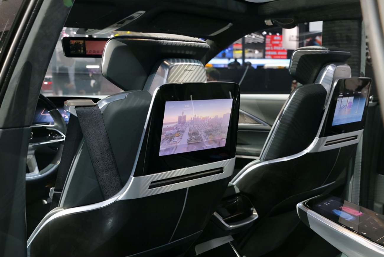 凯迪拉克大电动SUV，美国只卖38万元起，中国该卖多少？