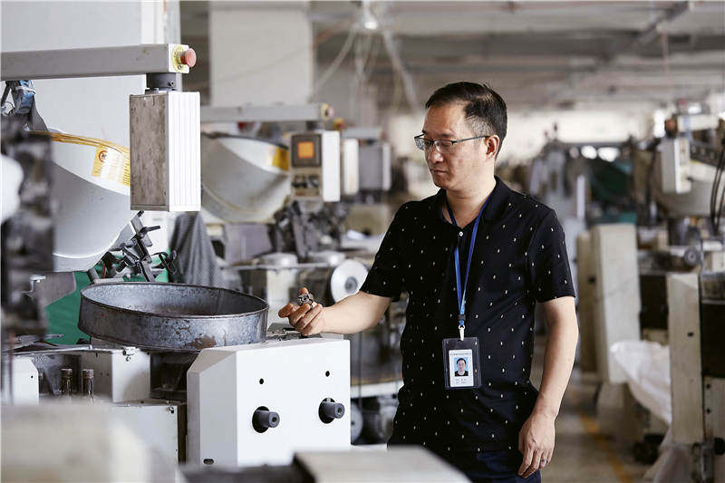 温州服装业：拥有“中国纽扣之都”，但现如今吸引人才成为难题
