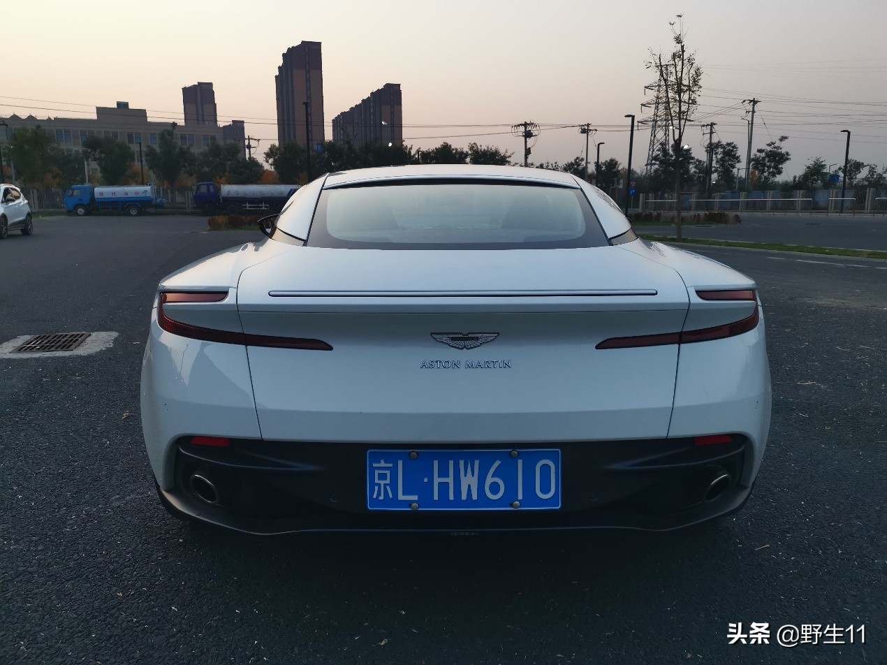 优雅、绅士于一身，亲测阿斯顿-马丁DB11 V8 Coupe