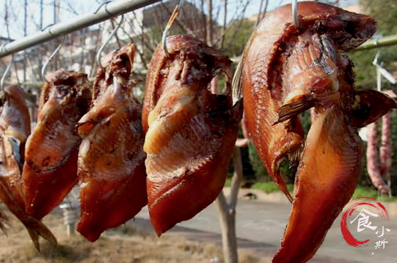 腌臘魚(yú)不能直接抹鹽，想要不腥還入味，不霉不臭，這3步不能少