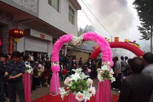 同学结婚随礼500多还是少（同学结婚随礼288合适吗）