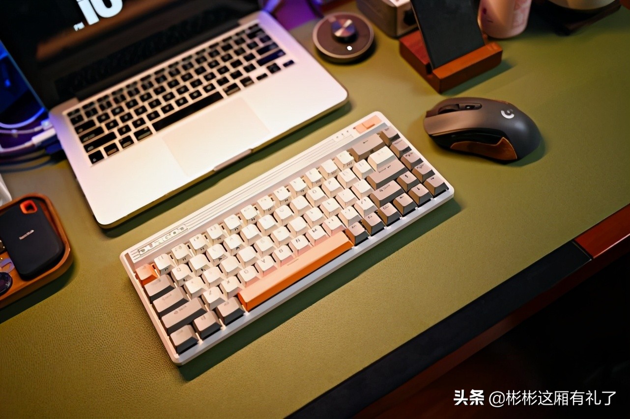 几把国外的复古机械键盘，还有国货杜伽FUSION