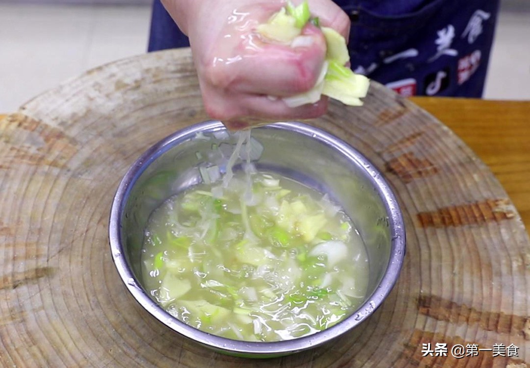 图片[6]-3种最常见的饺子馅做法 鲜嫩多汁 都是冬天常吃的馅 家人喜欢-起舞食谱网