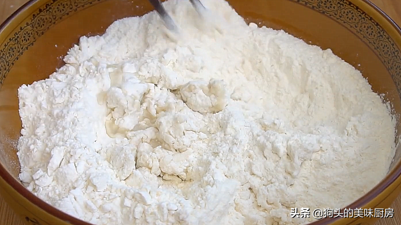 酥掉渣的葱油饼，原来是卷出来的，外酥里软，凉了也不发硬，真香