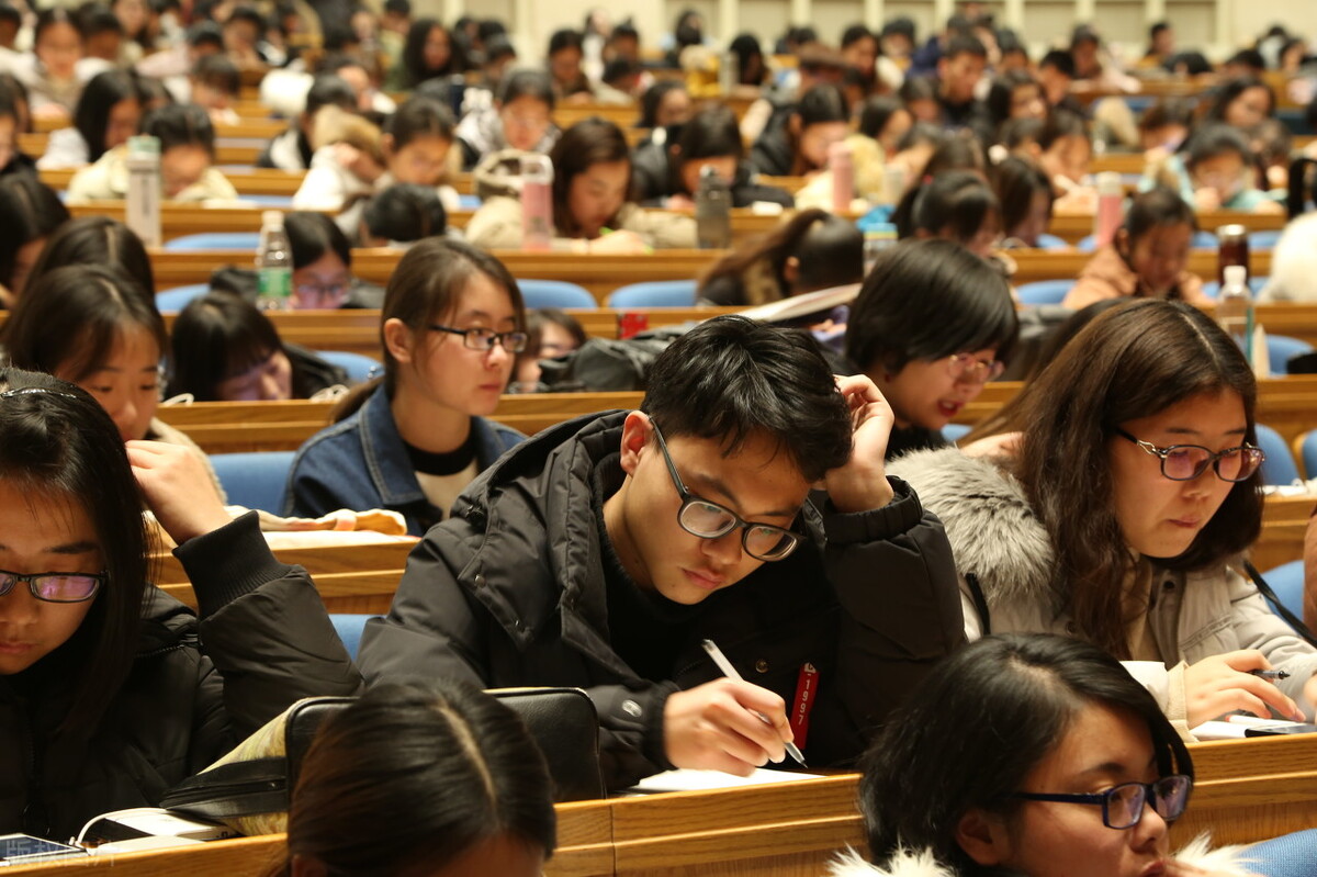 开学季：大专生和本科生考研有什么区别？考研的流程怎么走？