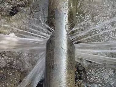 寒冷天气下水管漏水应急补漏方法