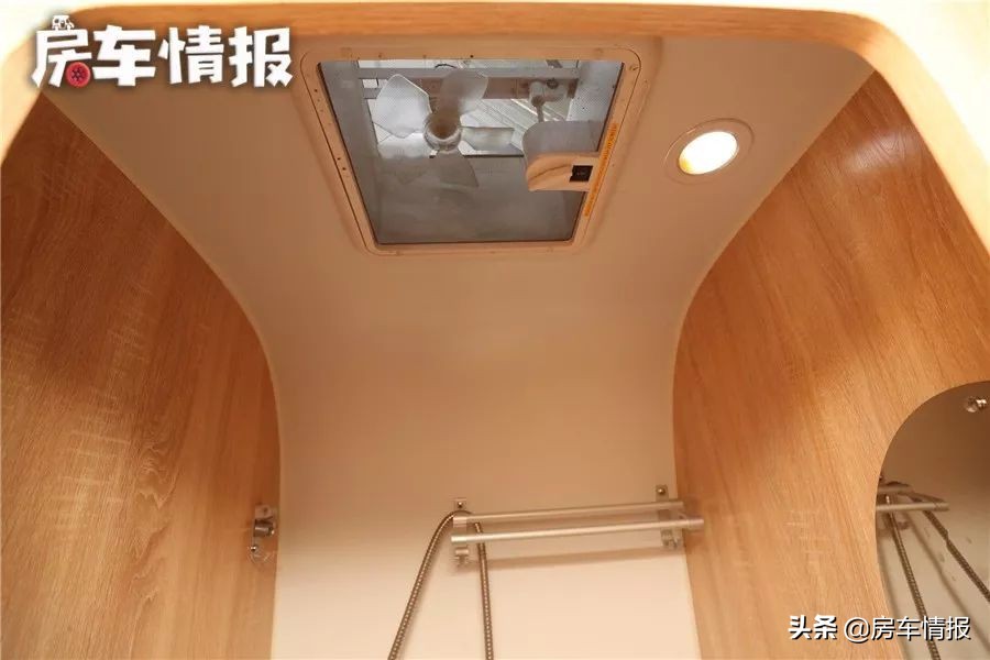 20万出头国六校车底盘房车安全可靠，超大空间3张床，C2本能开