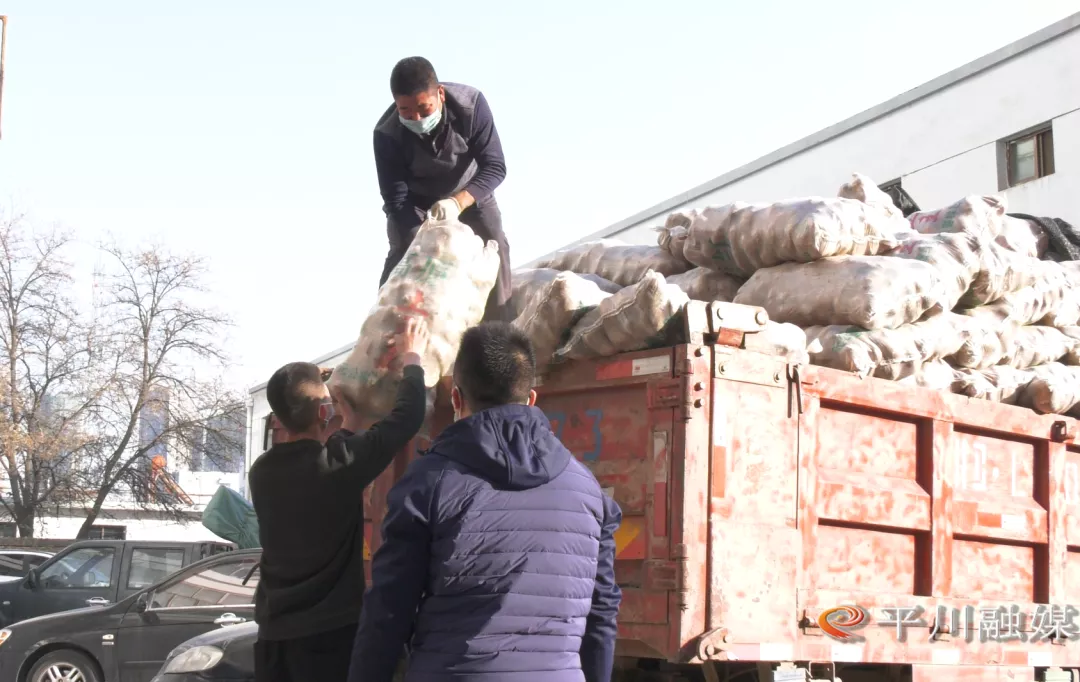 暖心助农 携手战“疫” 平川区复兴乡汉口村驻村工作队助力农产品销售