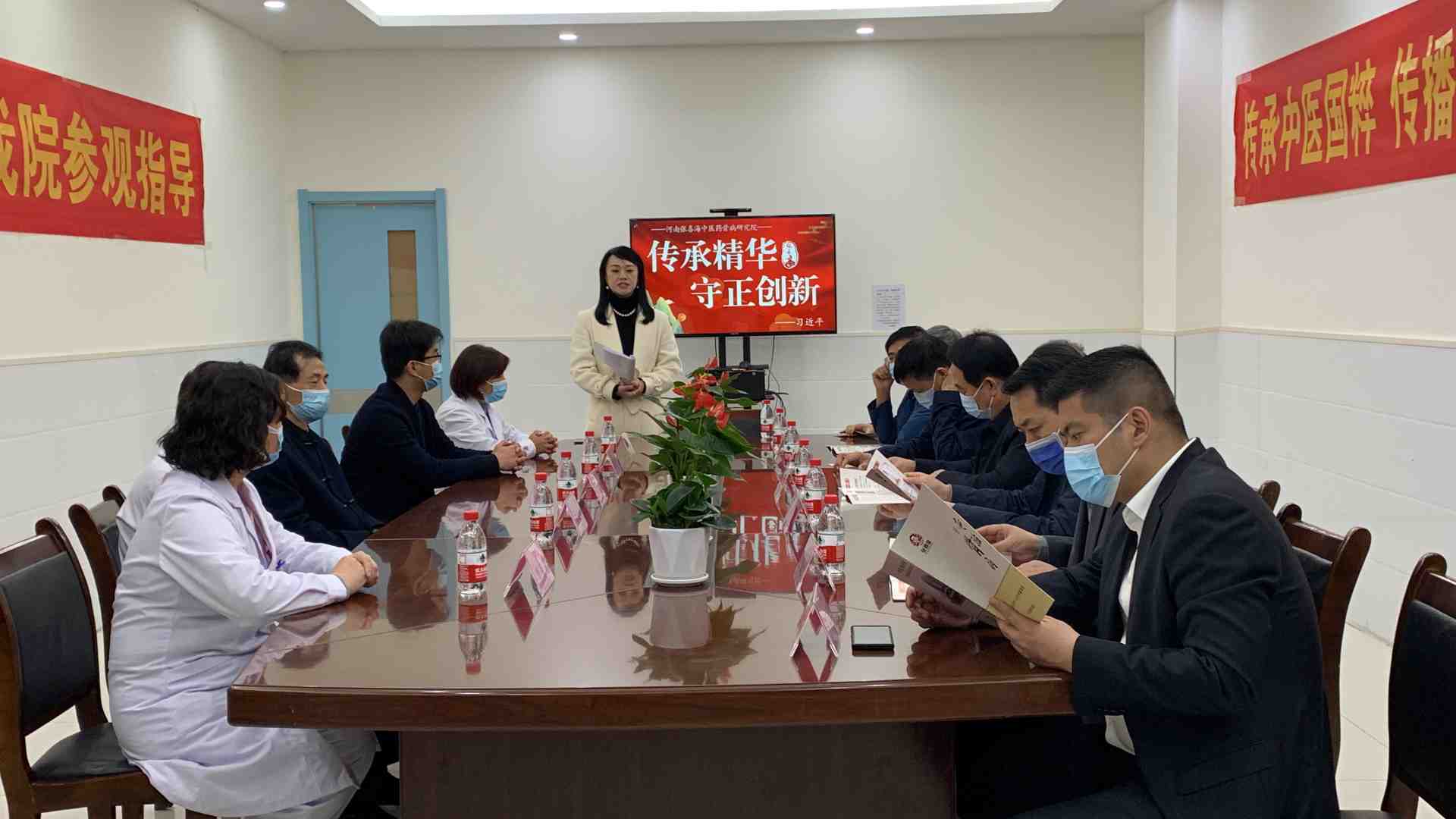 省政协副主席张亚忠一行到河南张喜海中医药骨病研究院调研