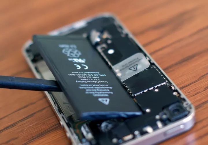 苹果换个电池多少钱，换原装还是第三方大容量电池好？