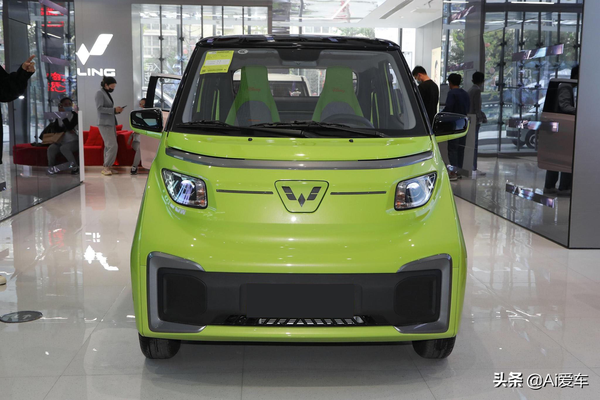 满电跑305公里，灵巧快充代步车，好开好养好停，实拍五菱Nano EV