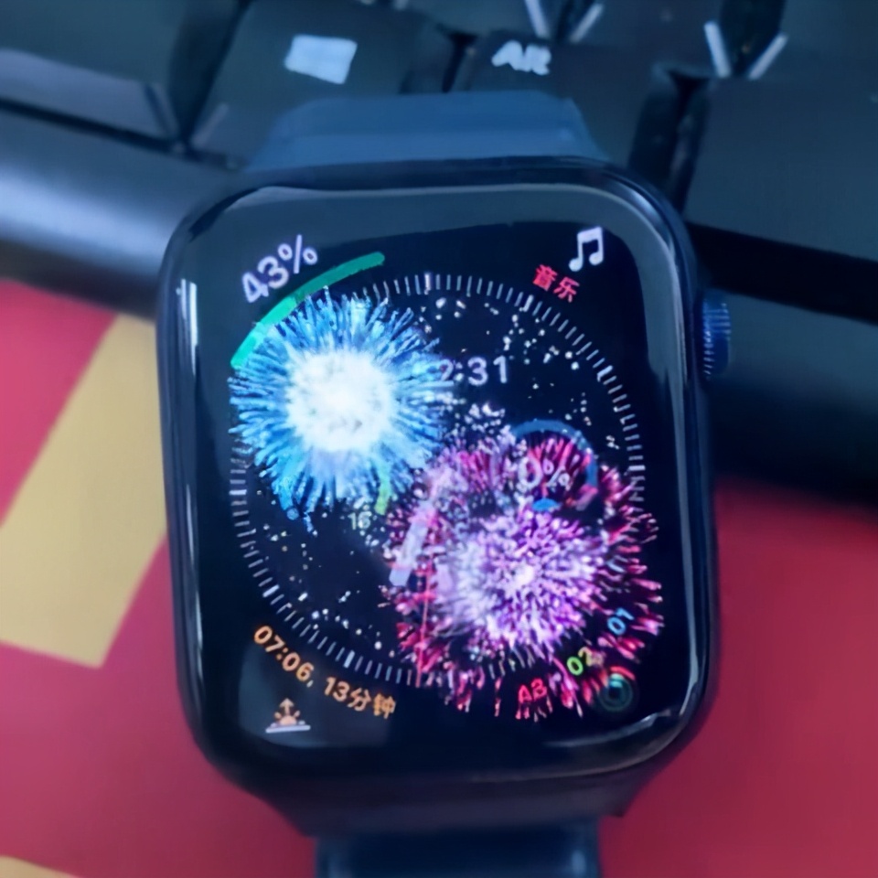 Apple Watch表盘烟花，不容错过，可以播放一整天
