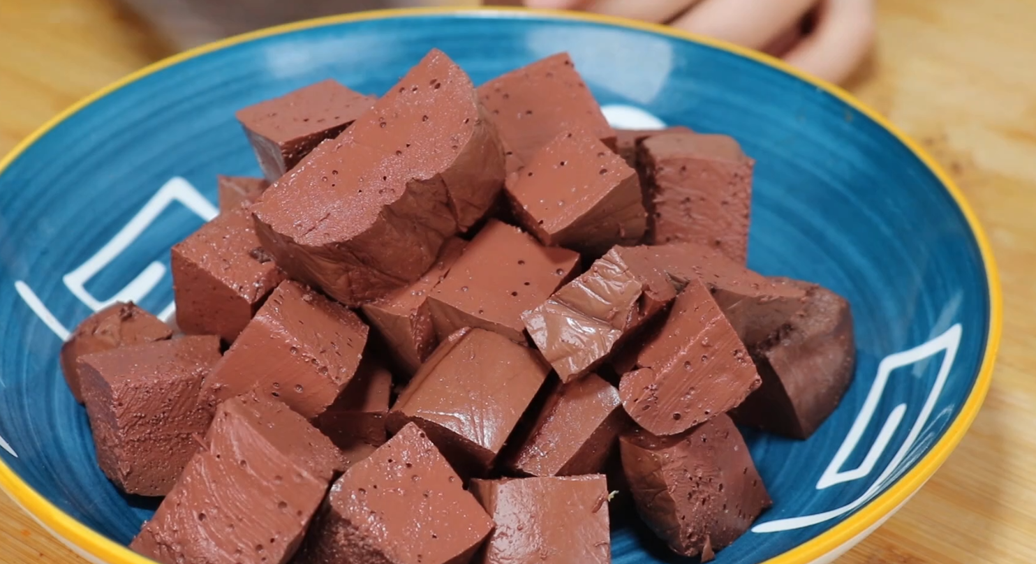 清炒猪血的做法(简单易学6步教你做出好吃的炒猪血)