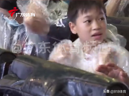 宠溺!全红婵谢思埸睁大双眼玩过山车,何教练:他们不是惧怕是训练