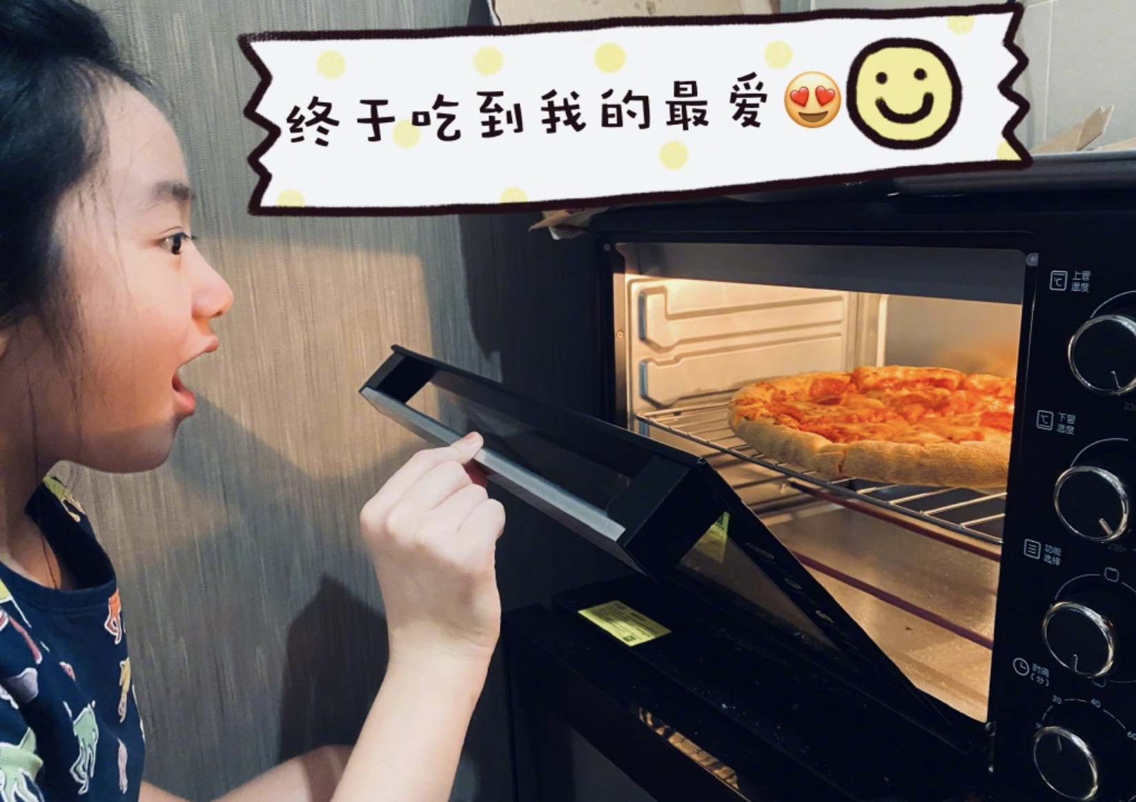 吴尊晒一家四口隔离生活，把酒店变游乐场，打网球烤披萨好充实