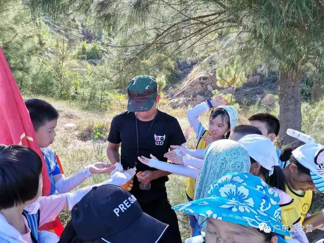 海岛生存 夏令营 跟着中国贝爷走进海岛生存 980元抢海岛夏令营2天 科学训练 不一样的假期体验 标准化军事管理 铁血小汉上线啦