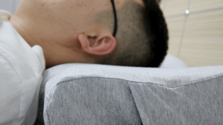 颈部放轻松 睡眠更轻松——8H 小欢喜石墨烯热敷仿真按摩助眠枕