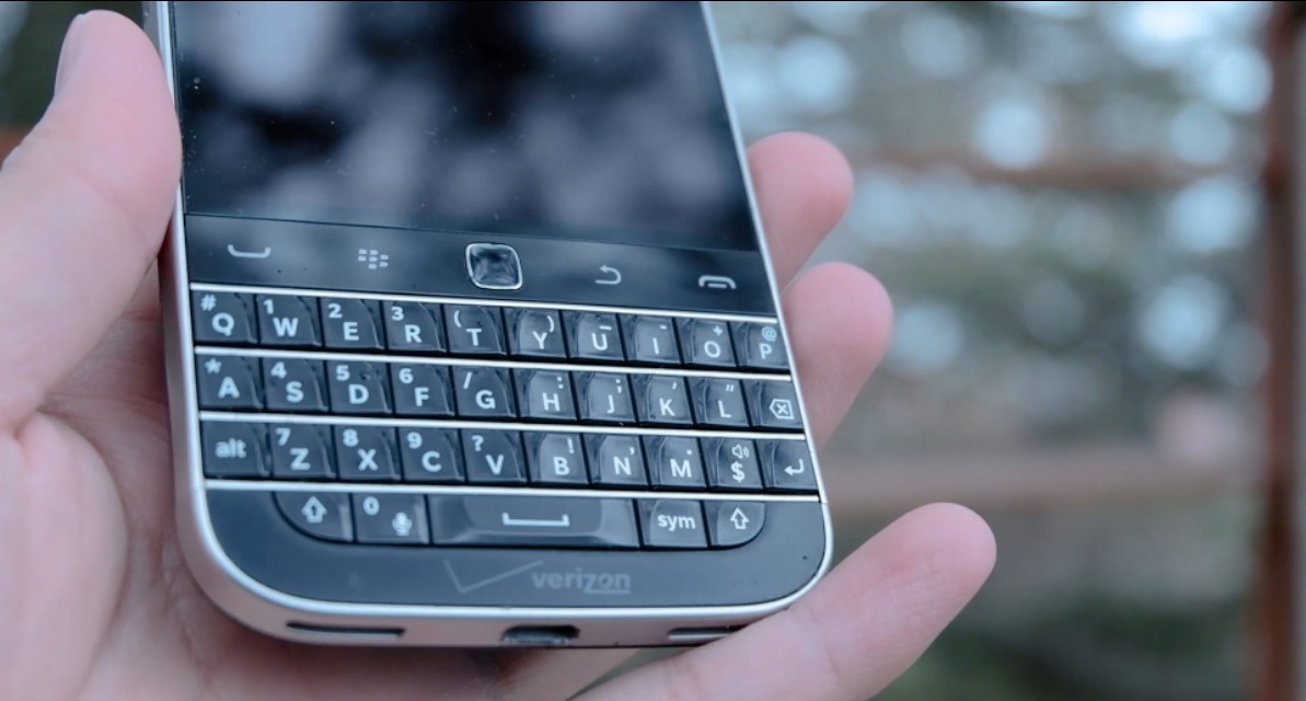 2021用黑莓:经典全键盘黑莓classic评测