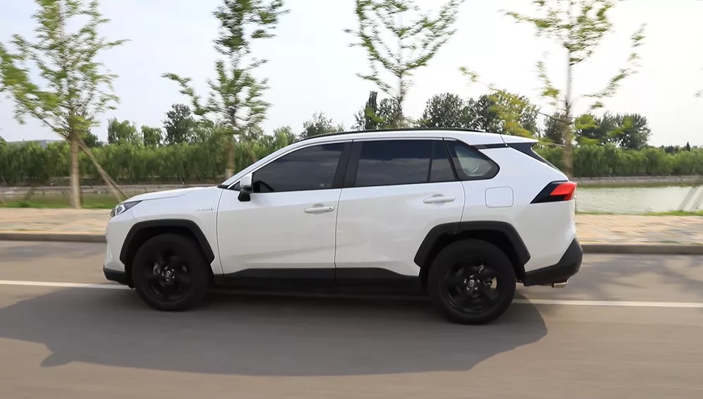 可靠耐用又省油的“持家男”深度试驾2020款丰田RAV4荣放