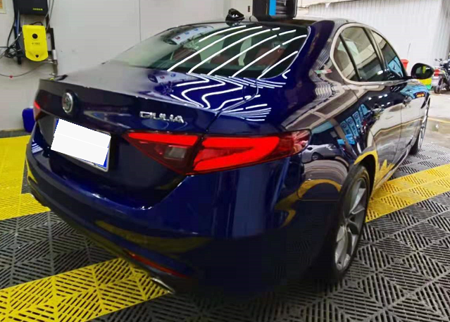 连降10万！体验阿尔法·罗密欧Giulia，2.0T+8AT，内饰跑车范
