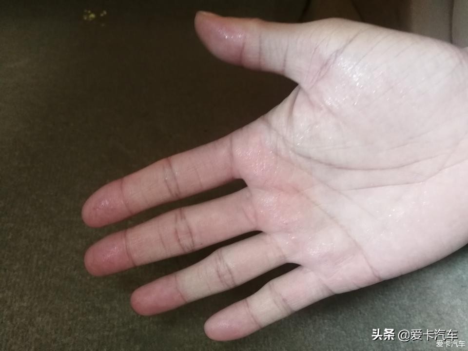 奔驰天窗漏水，夏季到了你的天窗排水系统检查了没？