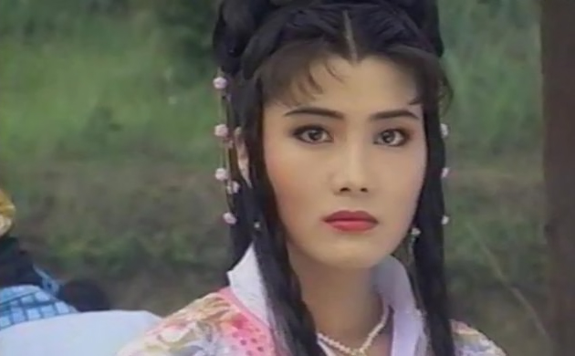 她凭《皇家师姐3》走红，被誉为杨紫琼接班人，如今48岁无戏可拍