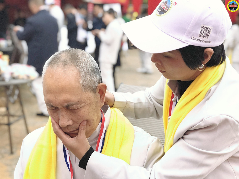 首届全国民间中医传承人发展大会在成都举办