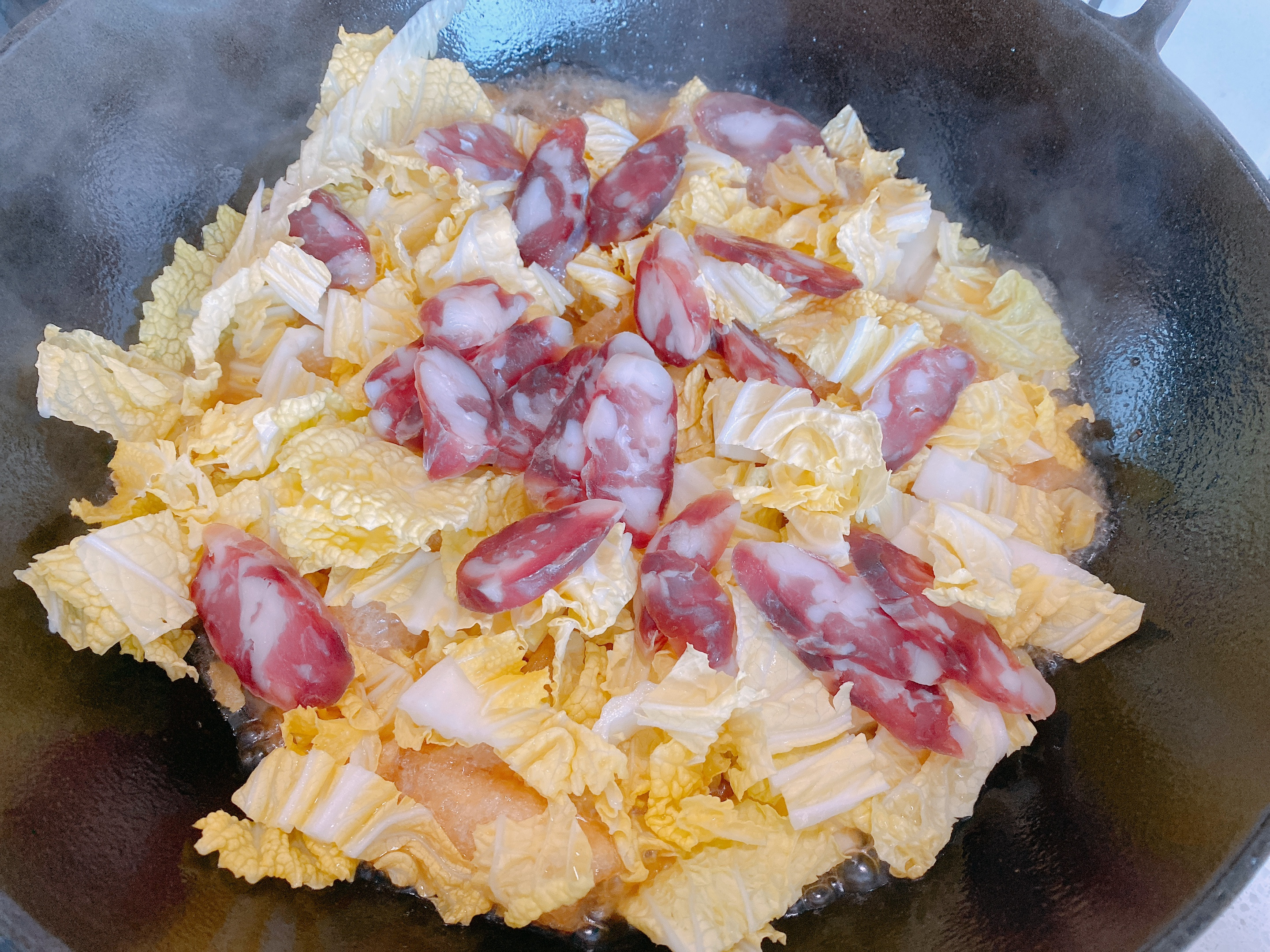 猪皮这样做太香了，加点白菜，吸饱汤汁咸香入味，爽滑劲道超下饭