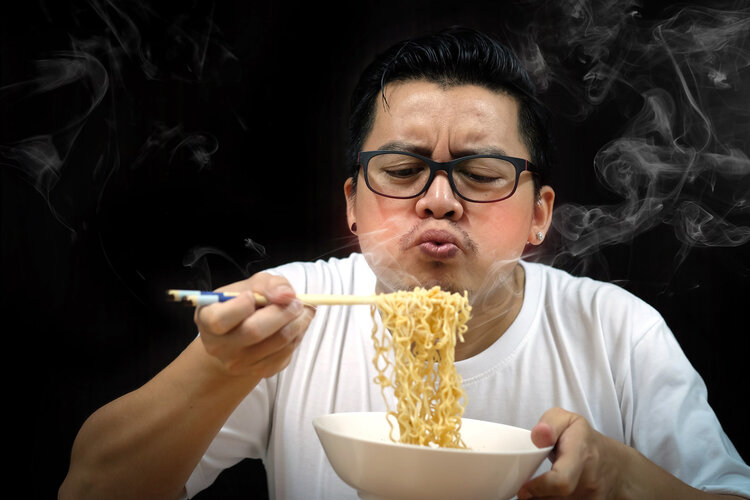 别把食道癌当咽炎！这些症状或是食道癌在“招手”，你身上有吗？