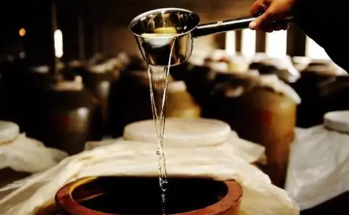 买白酒，认准瓶身“5个字”,不管多便宜，都是纯粮好酒