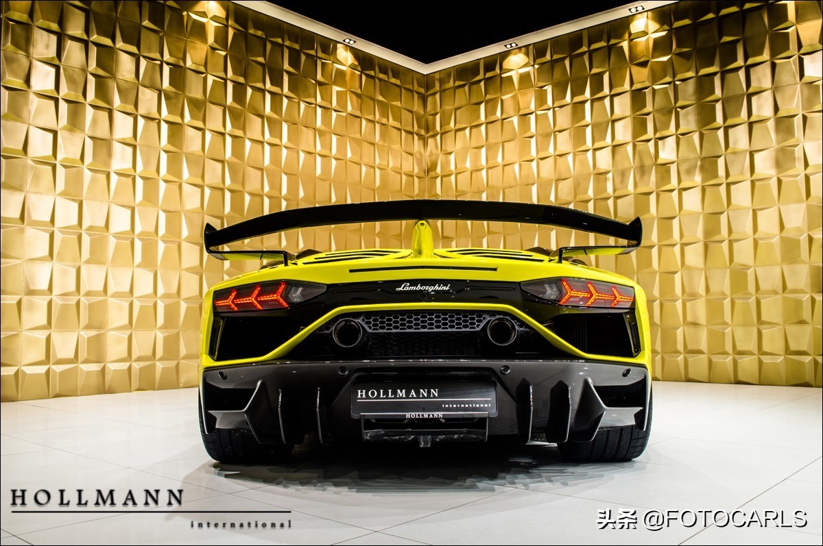 实拍</p><p>　　2019款兰博基尼 Aventador SVJ，770匹圈速之王，喜欢吗？