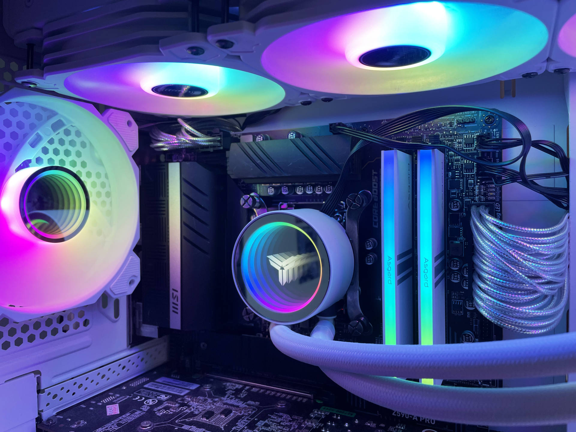 圣洁白机箱怎能缺少白内存？阿斯加特女武神指明方向