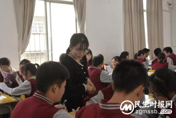 凤凰中学喜迎“杏坛之星”教学盛赛(图10)